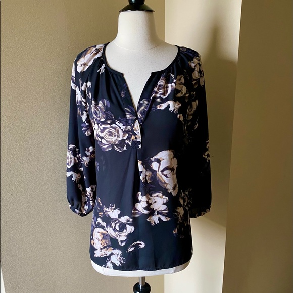 Violet & Claire Blouse - Medium - Picture 2 of 10
